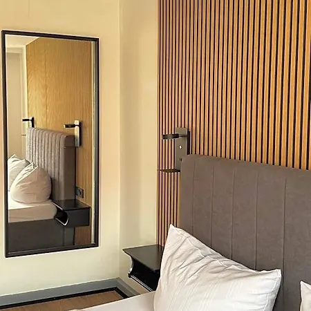 Hotel Zum Goldenen Schiff - Lehmzimmer Erde Marktbreit